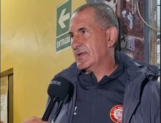 WALTER PAOLELLA TRAS LA GOLEADA: “NO HUBO TIEMPO, LA CANCHA Y EL CANSANCIO NOS JUGARON EN CONTRA”